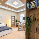- - Comfy بودابست