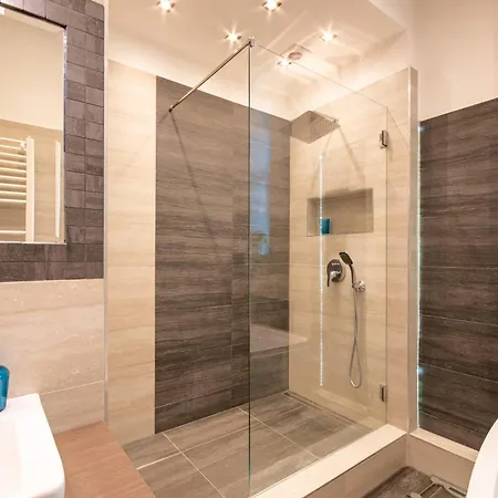 - - Comfy * Boedapest