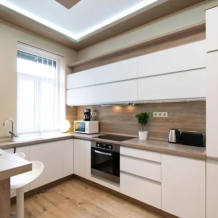 - - Comfy Apartment *