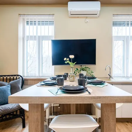 - - Comfy Apartment *