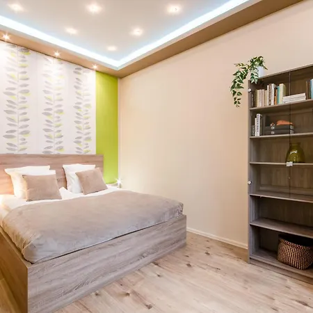 - - Comfy Apartment *